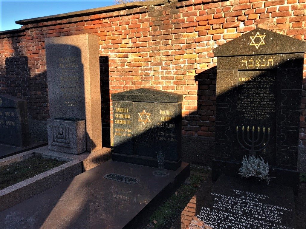 Arturo Castiglioni's tomb (4).jpg